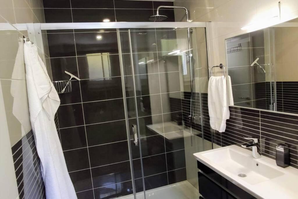 Pape Apartment *