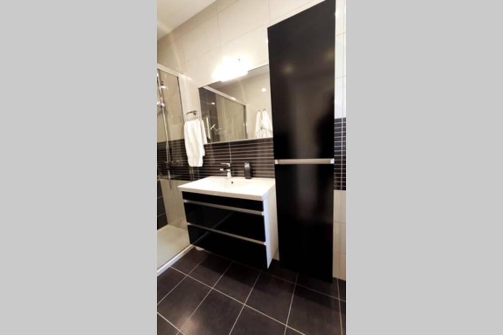 Pape Apartment