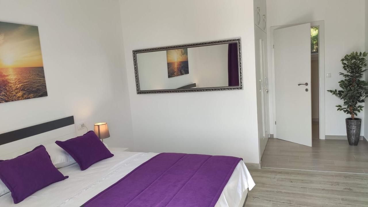Pape Apartment