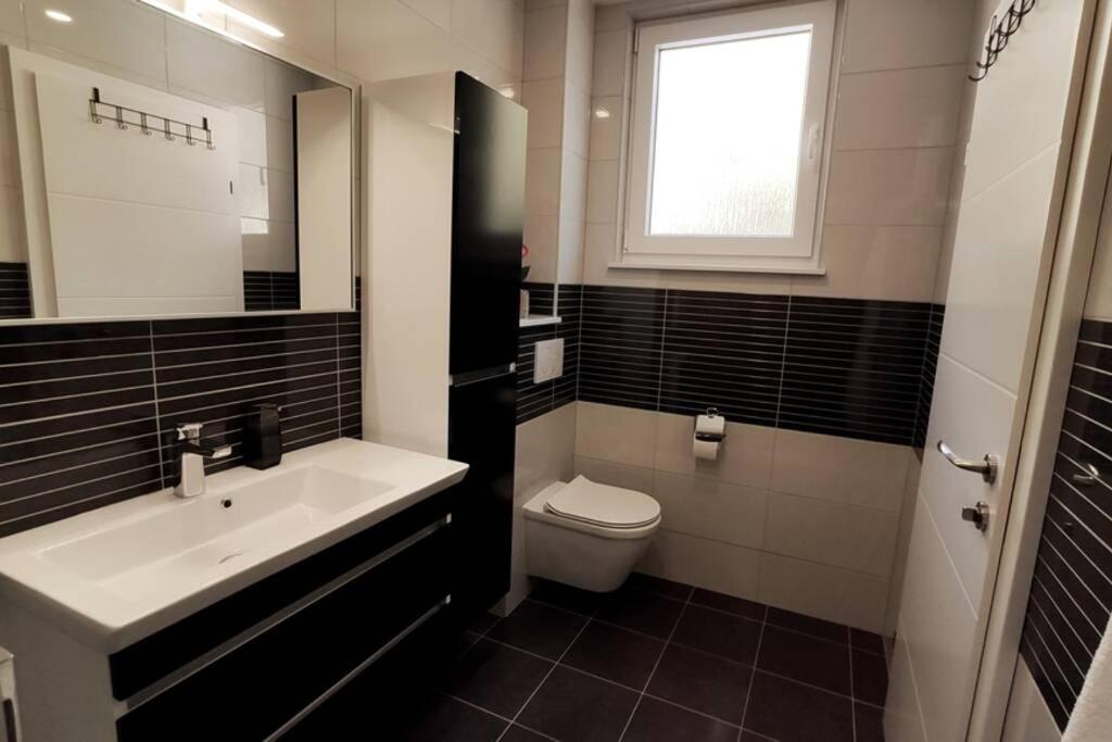 Pape Apartment