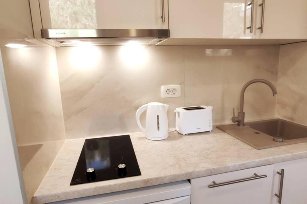 Pape Apartment