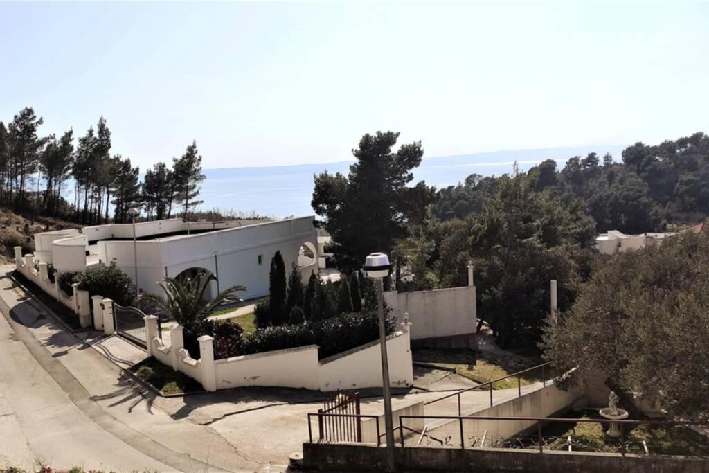 Pape Apartment